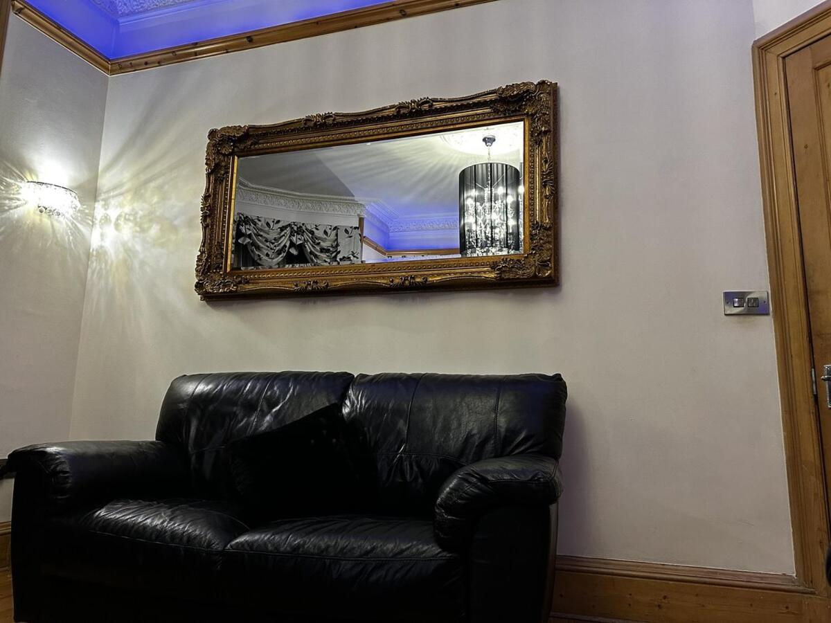 Roomy 1 Level Free Parking Holiday home